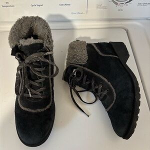 UGG Bodie Booties Black Gray Shearling Fur Lace Up Boots Suede Size 8.5